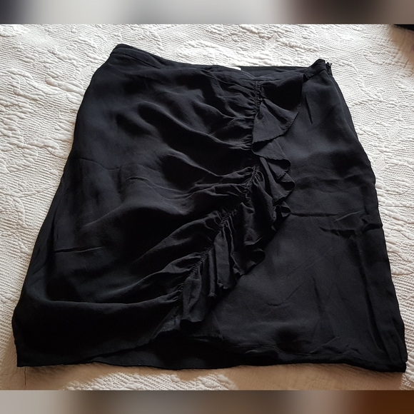 Country Road Dresses & Skirts - Country Road 100% silk black mini skirt flounce trim